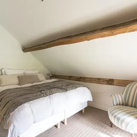 Beautiful 1 Hr 45 Min From Paris