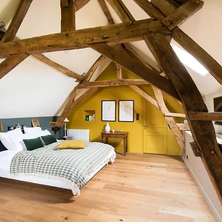 Beautiful 1 Hr 45 Min From Paris *