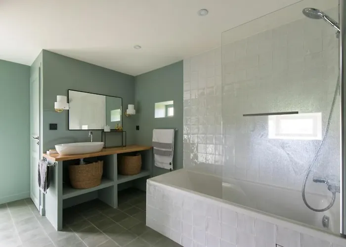 Beautiful 1 Hr 45 Min From Paris *