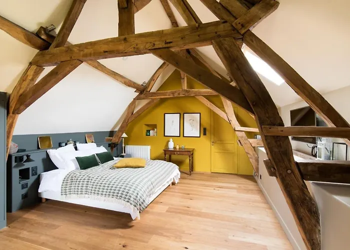 Beautiful 1 Hr 45 Min From Paris *