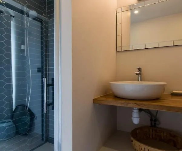 Beautiful 1 Hr 45 Min From Paris